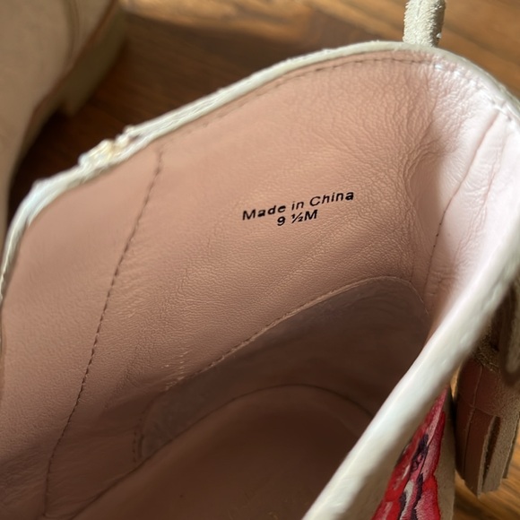 KATE SPADE BELLVILLE FLORAL EMBROIDERED TAN SUEDE DESERT BOOTS SIZE 9.5 - Picture 8 of 10